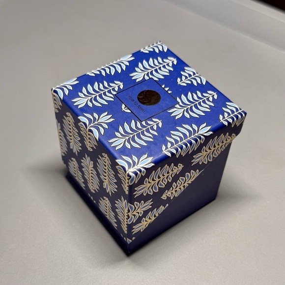 🎁 True to Form 2.5” Faceted Silver Hoop Earrings Hingeback Closure NWT in Box - Picture 7 of 8